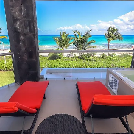 Beachfront Condo With Jacuzzi, 3 Bedroom & Pool - At Mareazul Condo Corazon